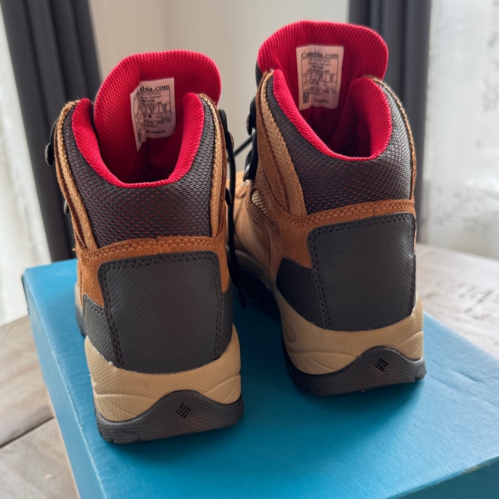 Columbia Women's Waterproof Boots - Picture 10 of 16